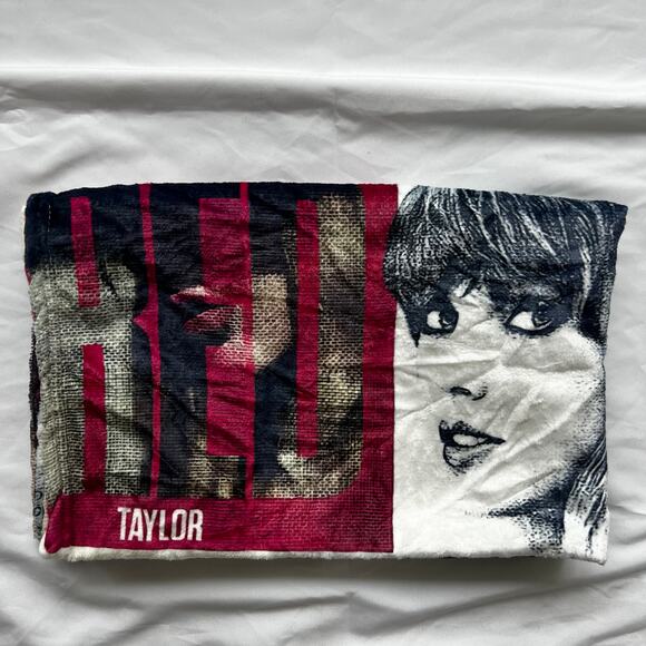 Taylor Swift blanket soft 28x37 inches - Picture 4 of 4